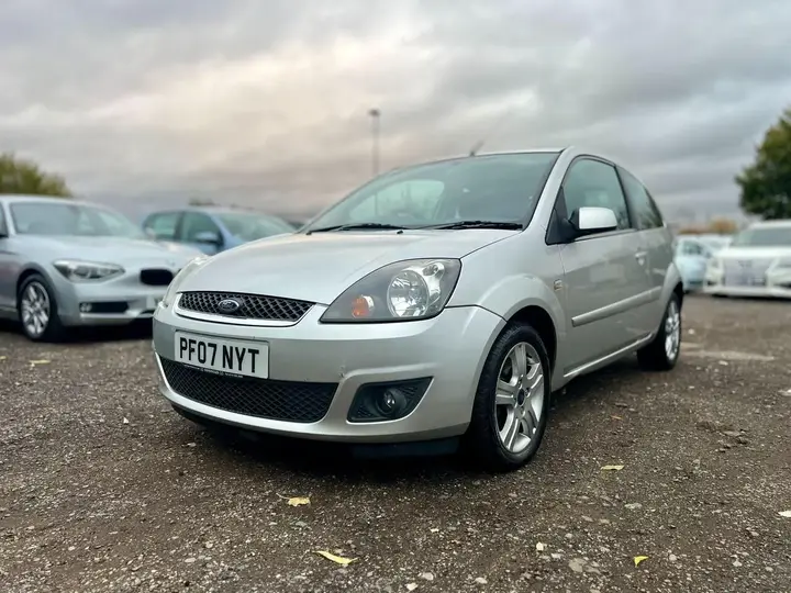 Ford Fiesta 2007 photo 2