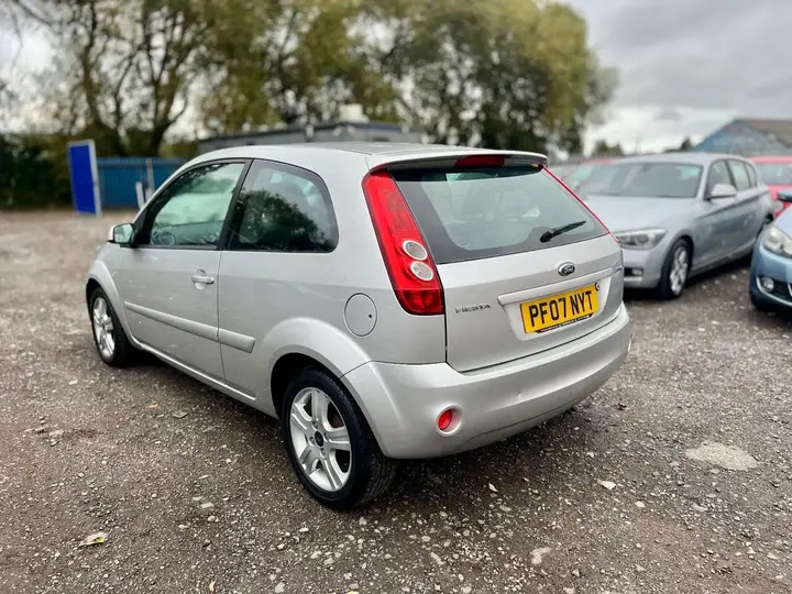 Ford Fiesta 2007 photo 3