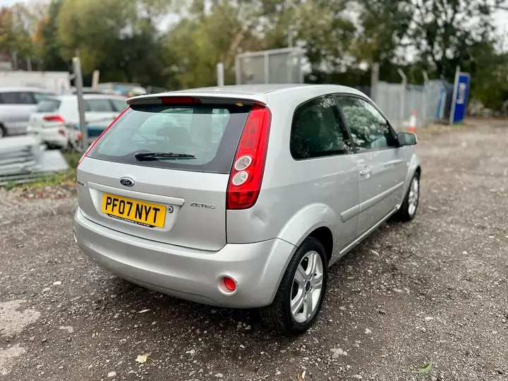 Ford Fiesta 2007 photo 4