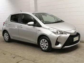 Toyota Vitz 2017 photo 2