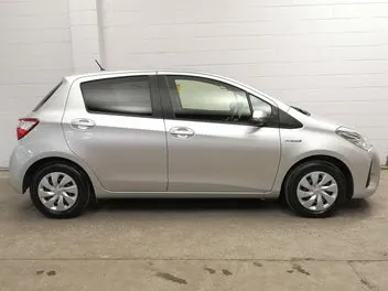 Toyota Vitz 2017 photo 4