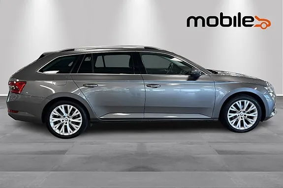 Skoda Superb 2023 photo 2