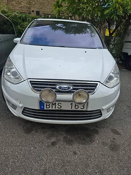 Ford Galaxy 2011 photo 3