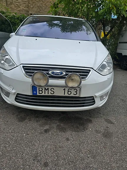 Ford Galaxy 2011 photo 2