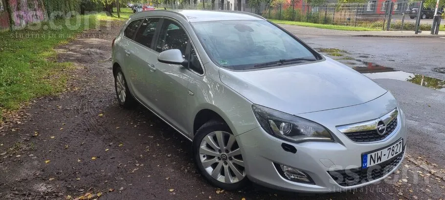 Opel Astra 2012 photo 2