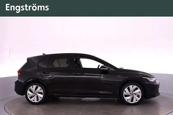 Volkswagen Golf I 2026 photo 2