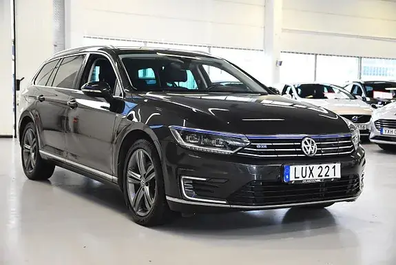 Volkswagen Passat 2018 photo 2