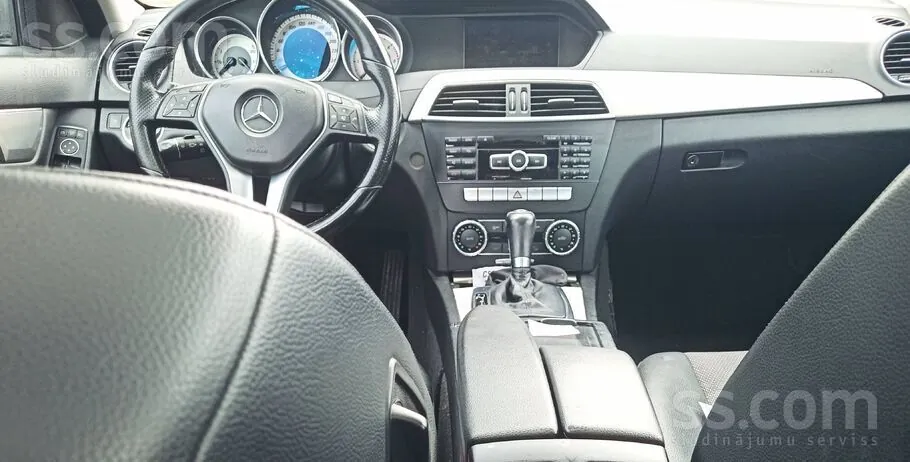 Mercedes-Benz C200 2011 photo 4