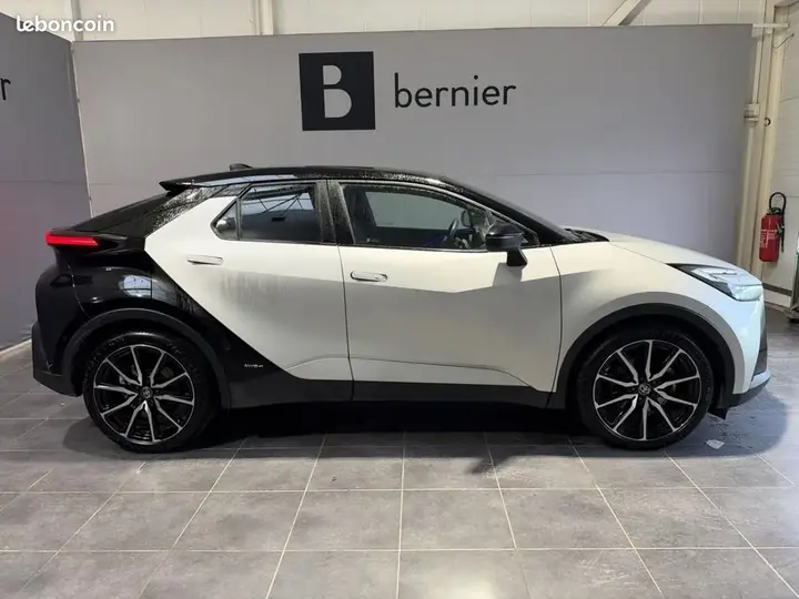 Toyota C-Hr 2024 photo 2