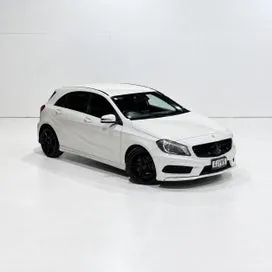 Mercedes-Benz A 180 2014 photo 2
