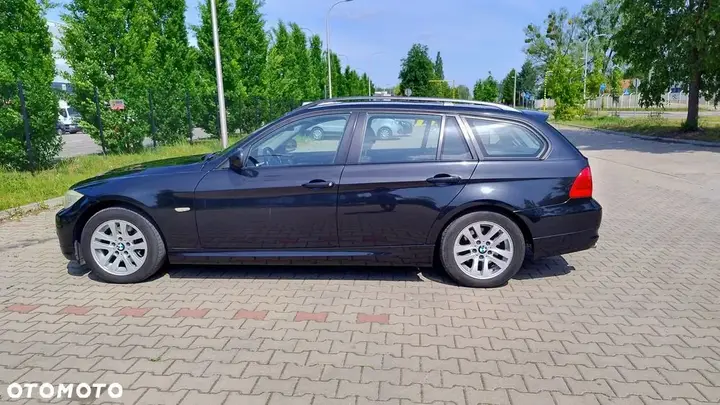 BMW 318D 2010 photo 4