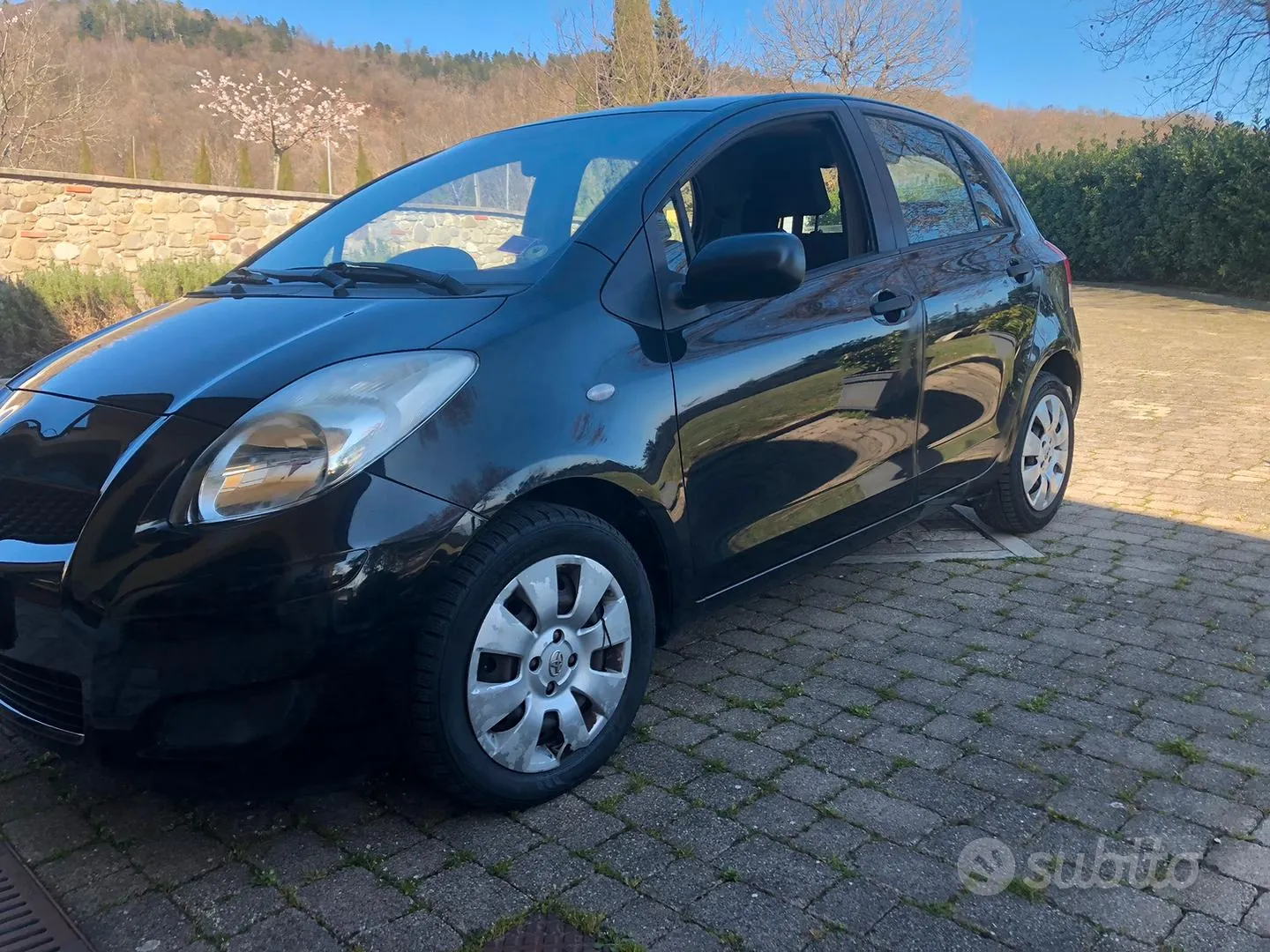 Toyota Yaris 2010 photo 2
