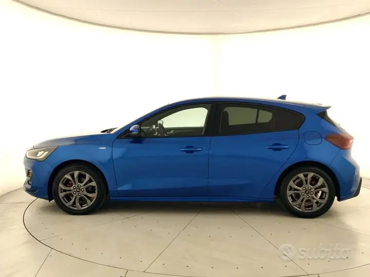 Ford Focus 2022 photo 2