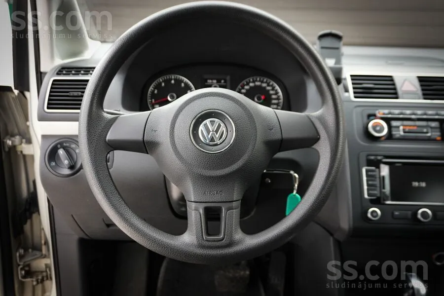 Volkswagen Touran 2012 photo 5