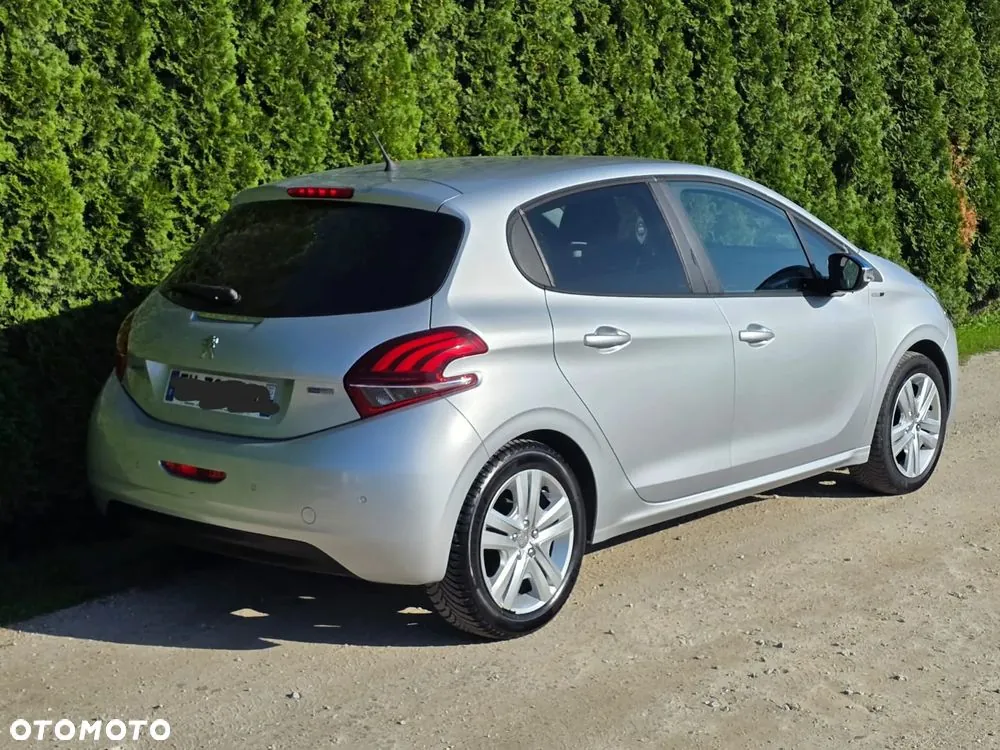 Peugeot 208 2017 photo 3