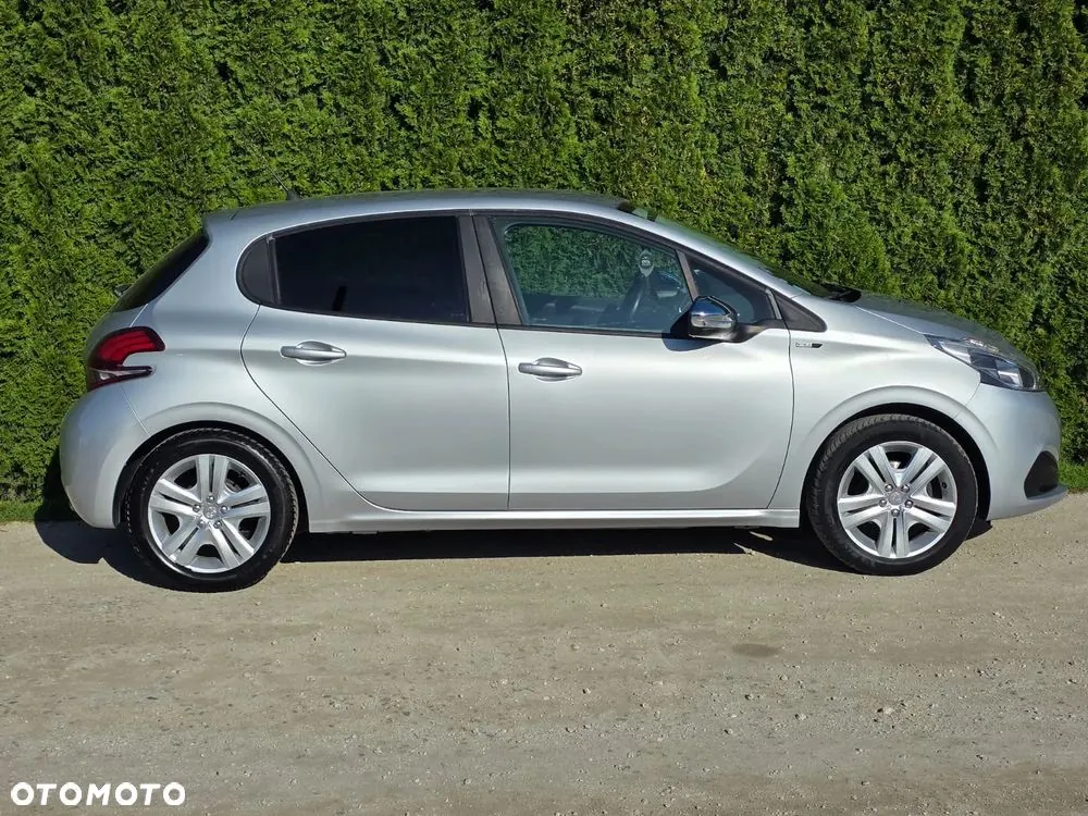 Peugeot 208 2017 photo 2