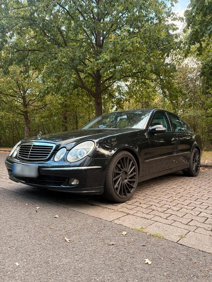 Mercedes-Benz W211