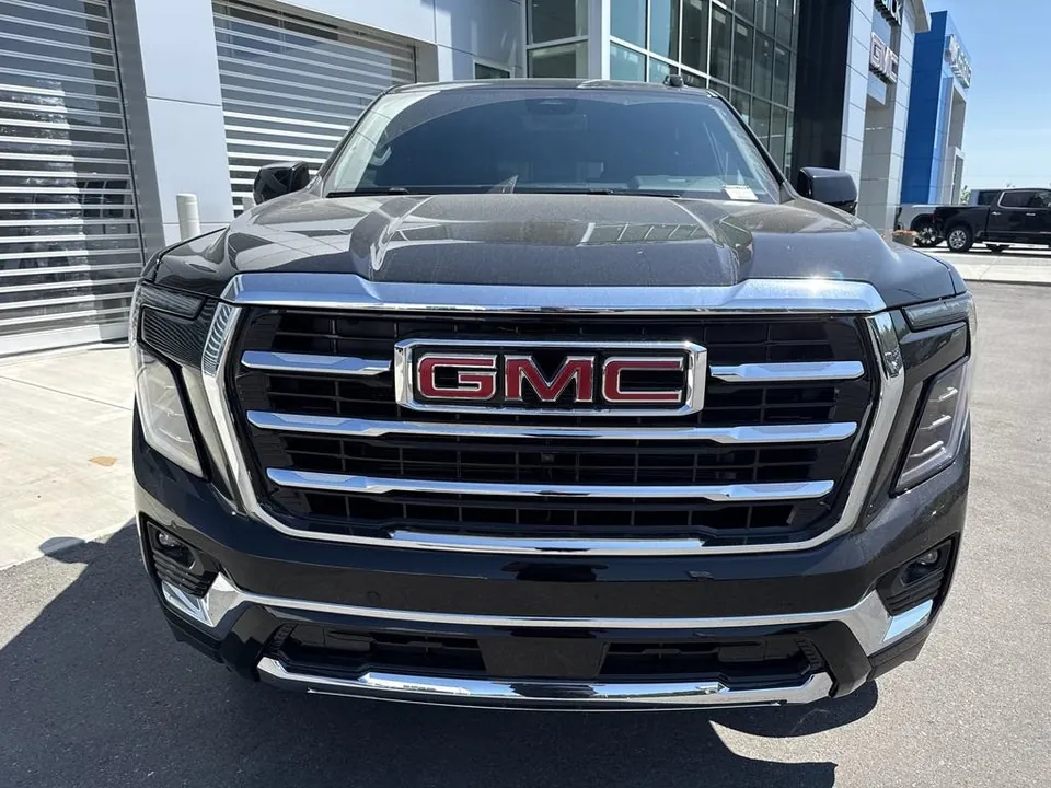 GMC Yukon Xl 2026 photo 2