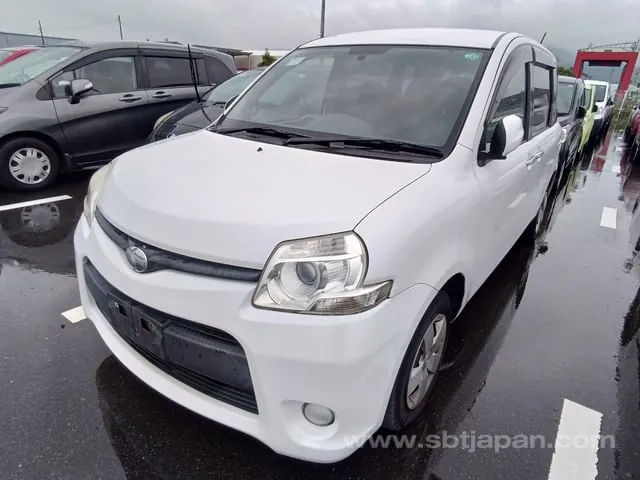 Toyota Sienta 2011 photo 2