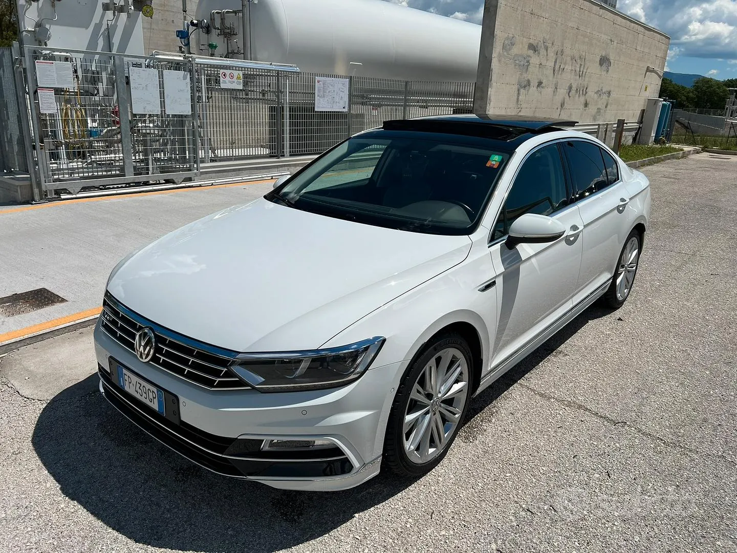 Volkswagen Passat 2018 photo 2