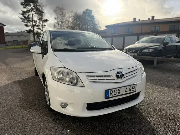 Toyota Auris 2011 photo 4