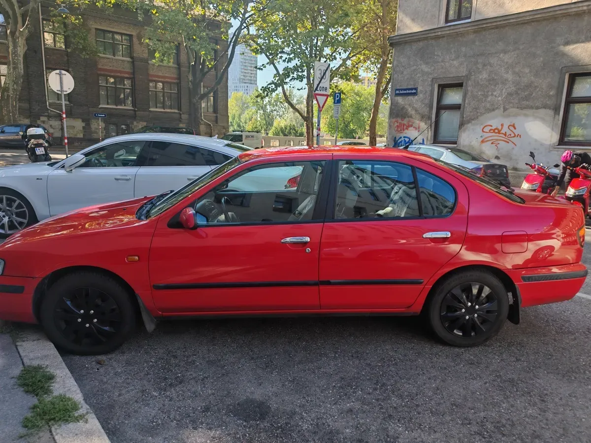 Nissan Primera 1999 photo 2