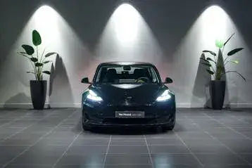 Tesla Model 3 2023 photo 2
