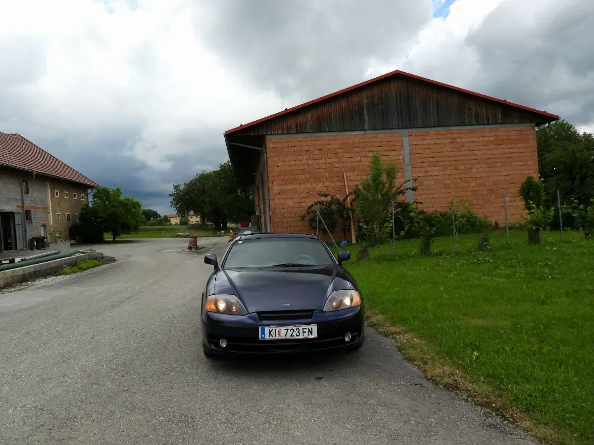 Hyundai Tiburon 2004 photo 3