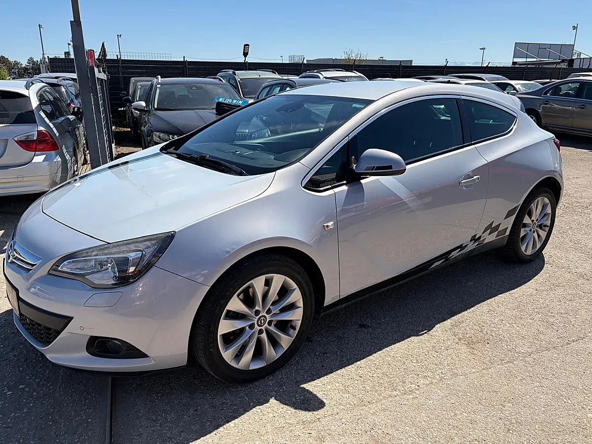 Opel Astra 2012 photo 2