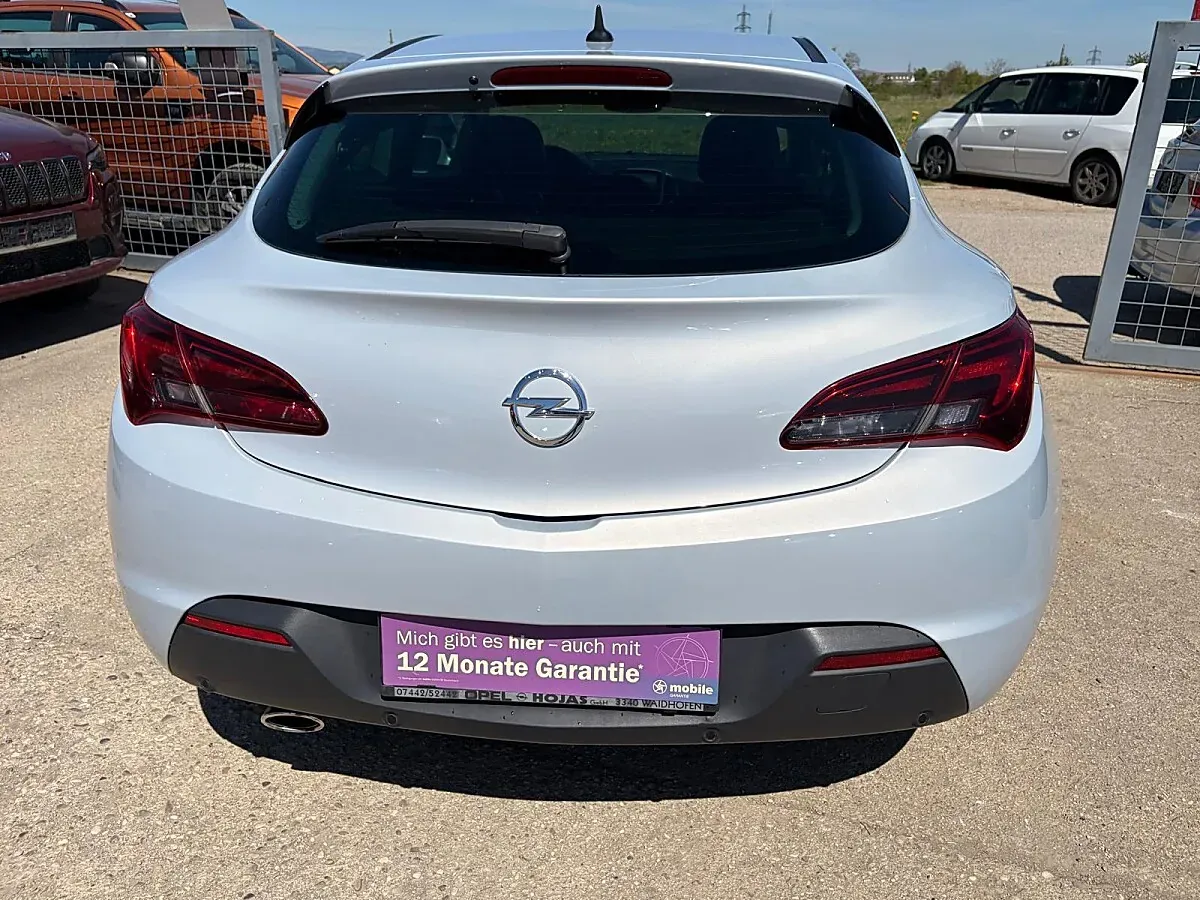 Opel Astra 2012 photo 3