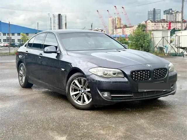 BMW 523I