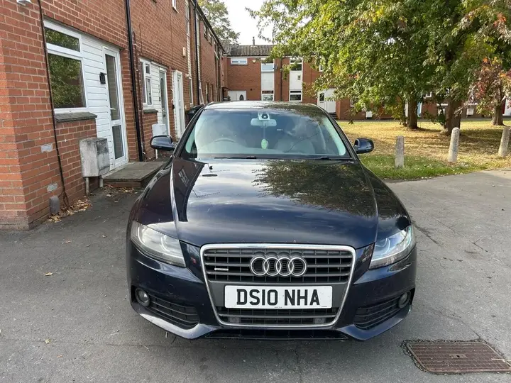 Audi A4 2010 photo 2