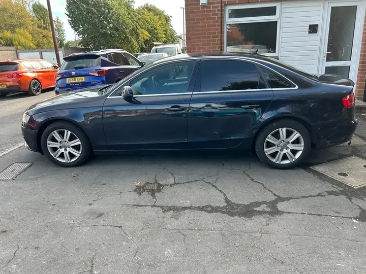 Audi A4 2010 photo 5