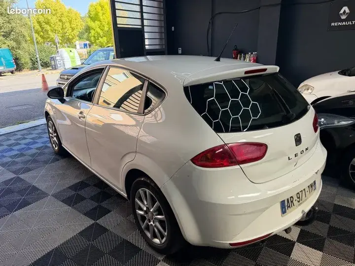 Seat Leon 2010 photo 2