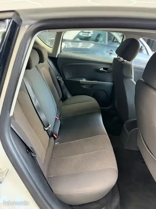 Seat Leon 2010 photo 3