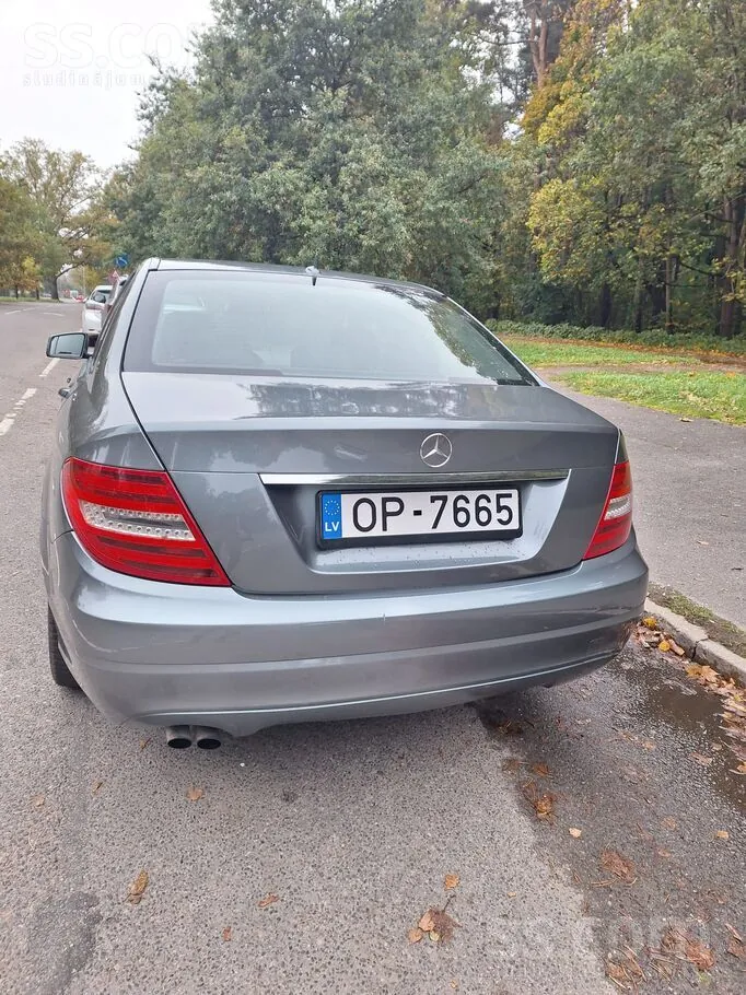 Mercedes-Benz C180 2011 photo 4