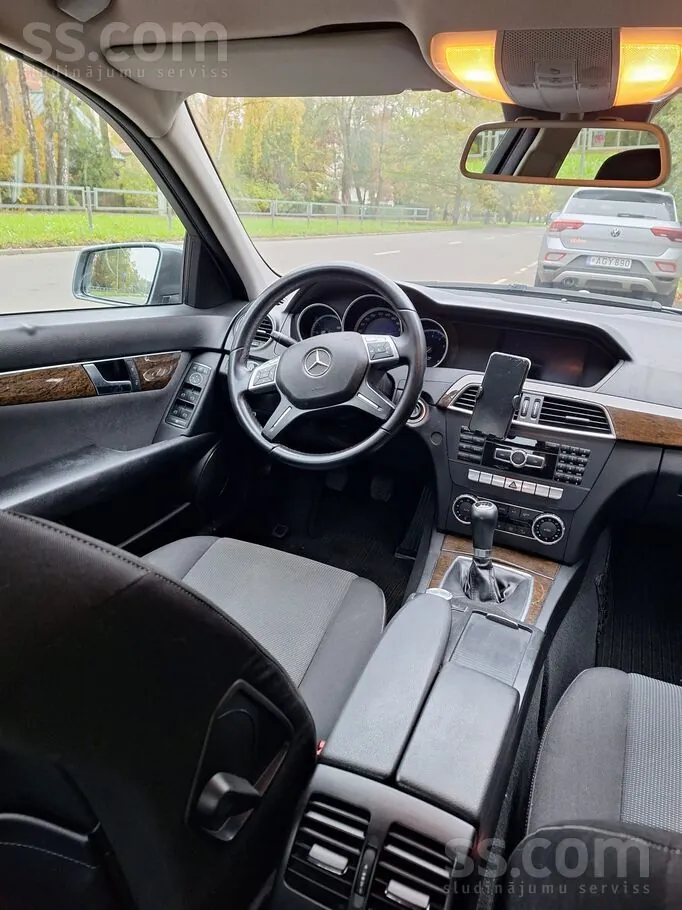 Mercedes-Benz C180 2011 photo 5