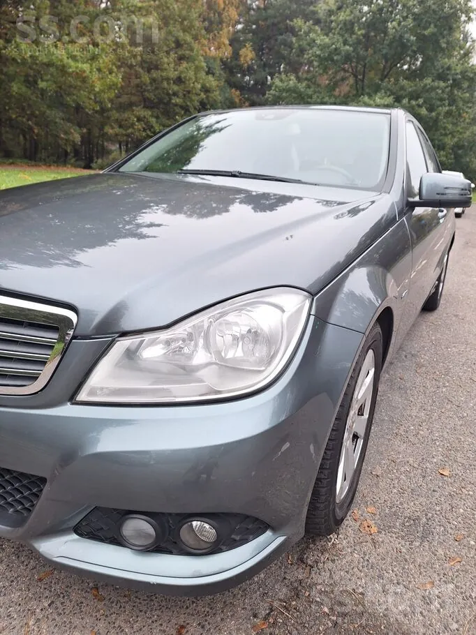 Mercedes-Benz C180 2011 photo 2