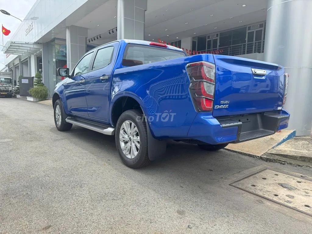 Isuzu Dmax 2025 photo 2