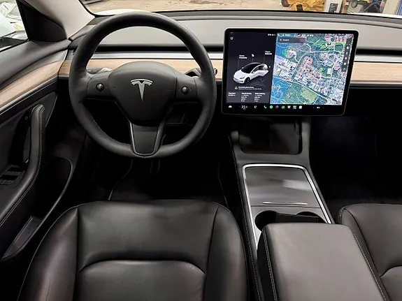 Tesla Model 3 2023 photo 4