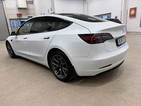 Tesla Model 3 2023 photo 2