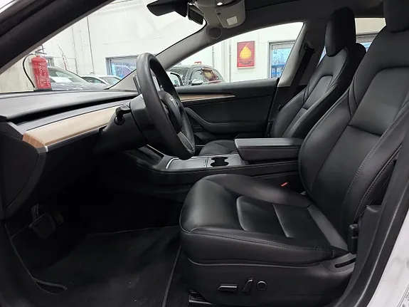 Tesla Model 3 2023 photo 3