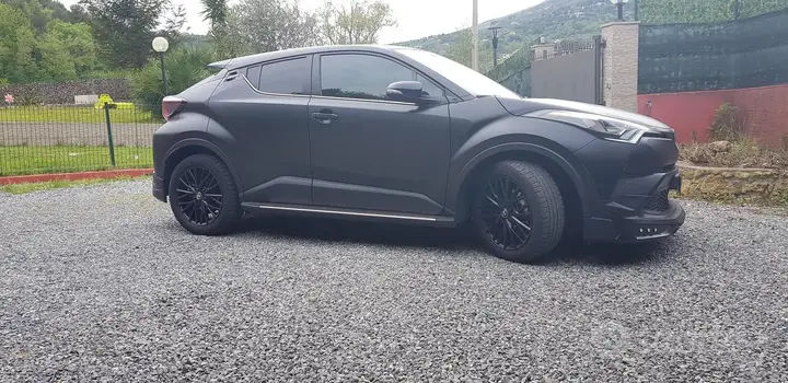 Toyota C-Hr 2018 photo 2