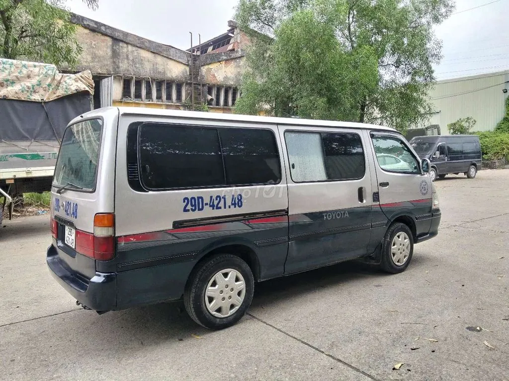 Toyota Hiace 2004 photo 4