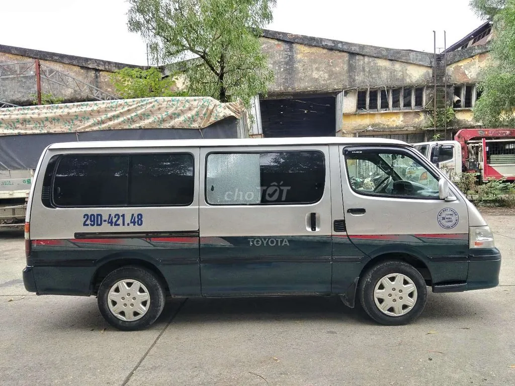 Toyota Hiace 2004 photo 3