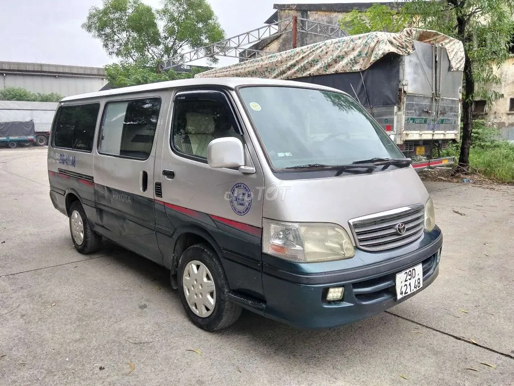 Toyota Hiace 2004 photo 2