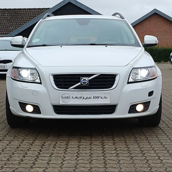 Volvo V50 2009 photo 2