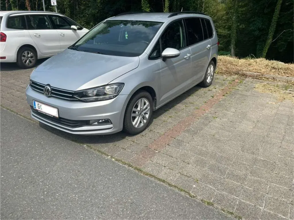 Volkswagen Touran 2016 photo 2