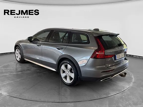 Volvo V60 Cross Country 2019 photo 2