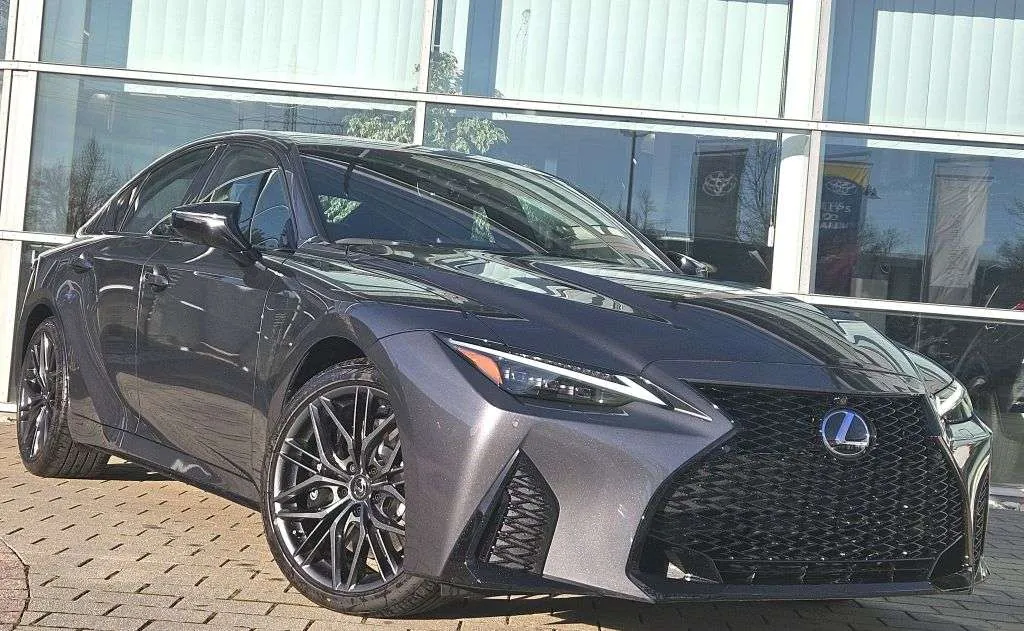 Lexus Is 2026 photo 2